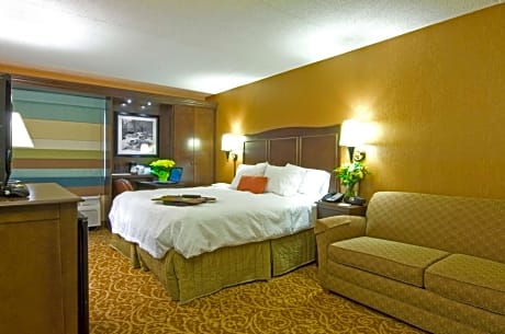 King Room with Sofa Bed and Study - Non-Smoking