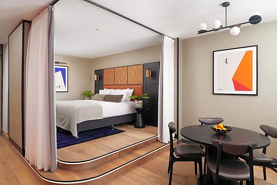 Photo 1 of 4 of Suite