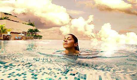 Deluxe Hill View - Spa Staycation