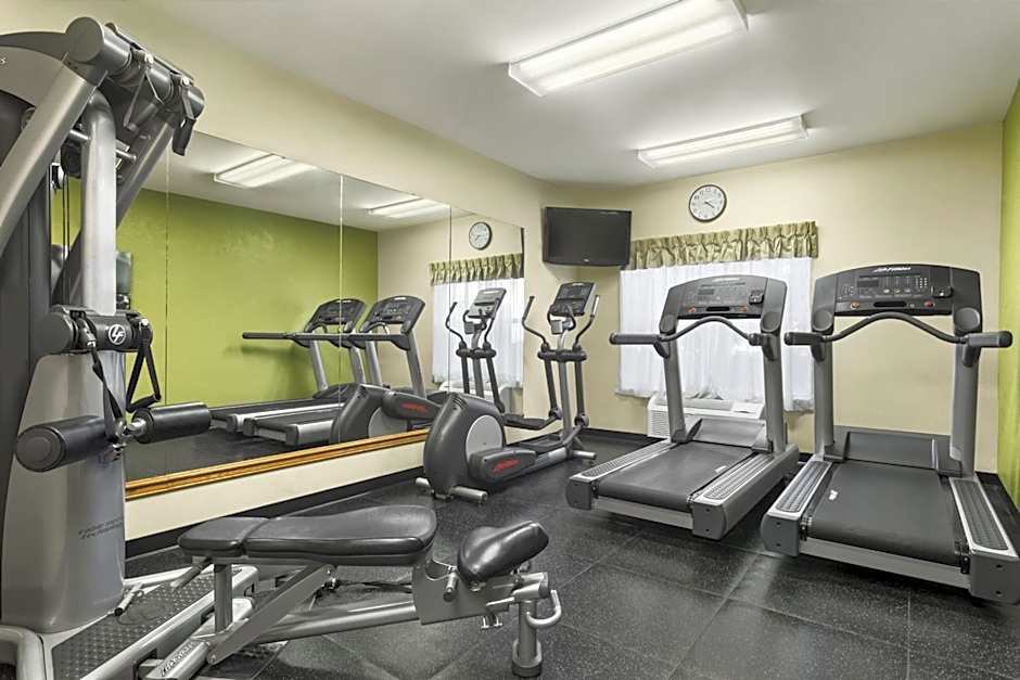 Holiday Inn Express & Suites Elyria By IHG