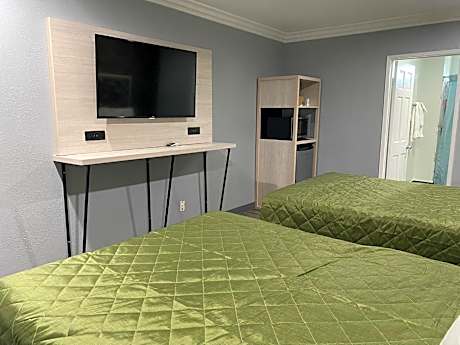 Deluxe Queen Room with Two Queen Beds