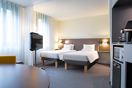 Superior Family Suite with 1 double bed and 2 single beds