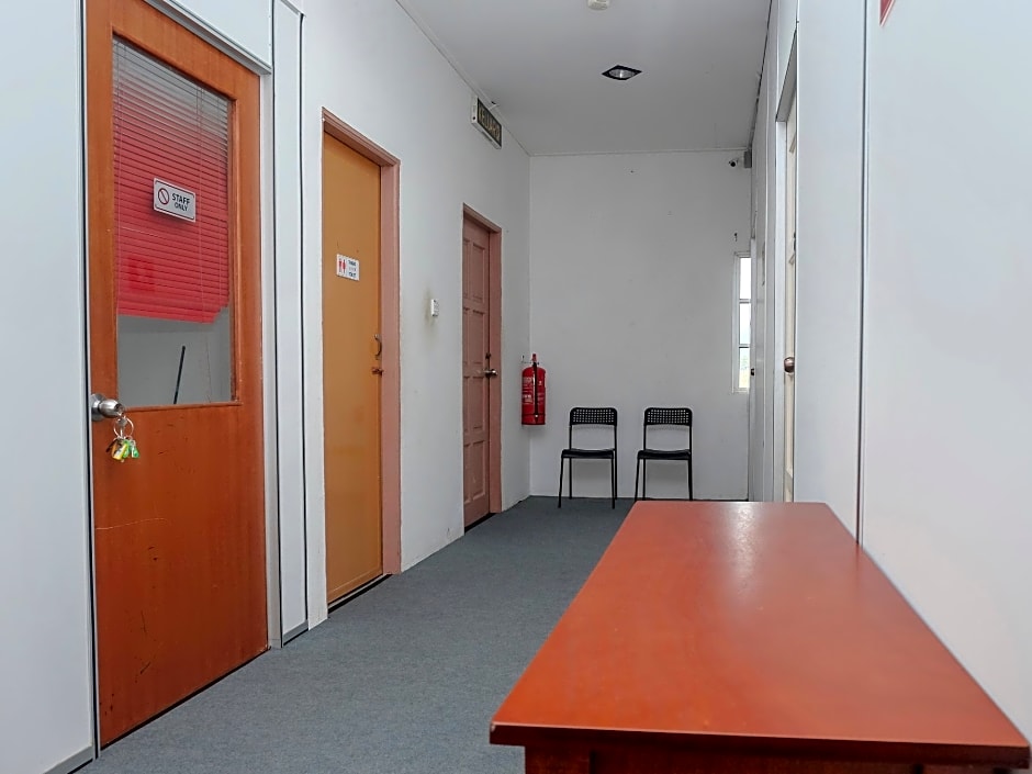 OYO 90180 Gemilang Hotel Kerteh