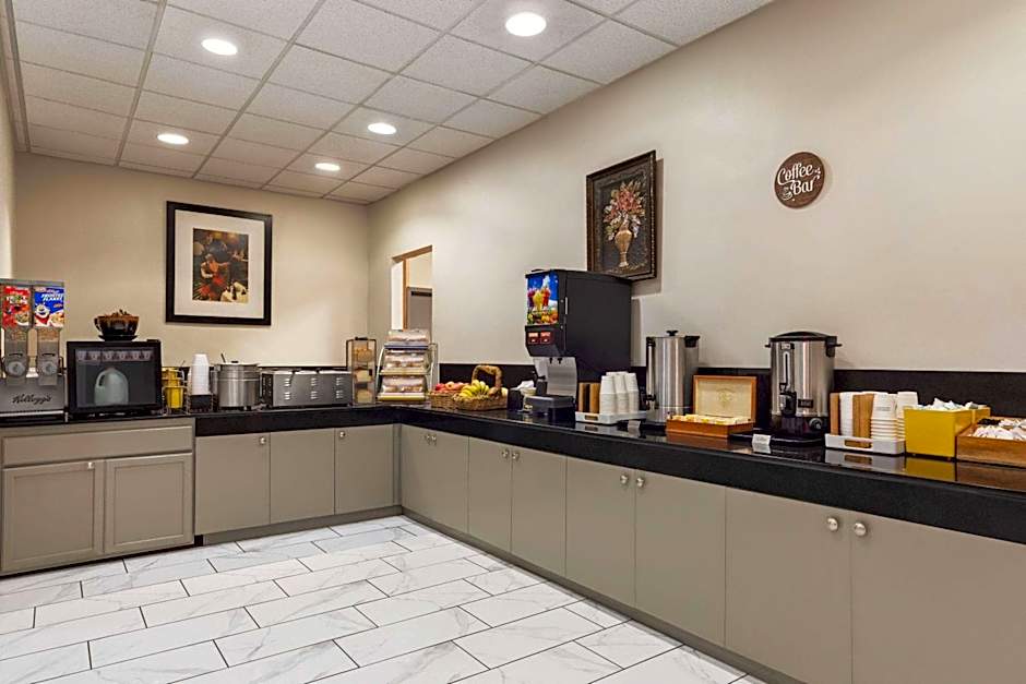 Days Hotel by Wyndham Allentown Airport / Lehigh Valley