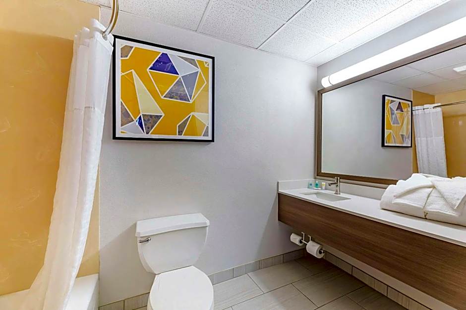 Comfort Inn & Suites Cuyahoga Falls - Akron