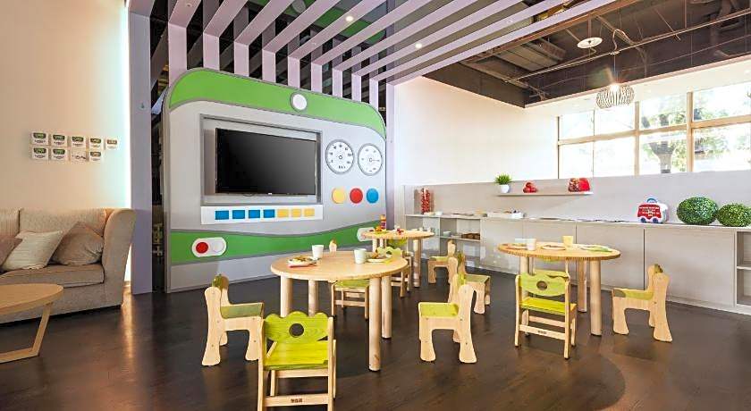 Holiday Garden Hotel SKM Park