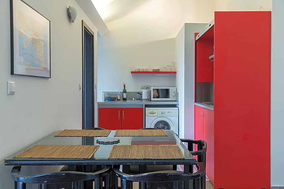 CHROMA Lodge Pikermi