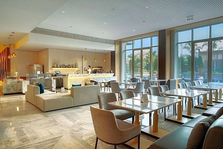 Gateway Ahmedabad, Sindhu Bhavan Road