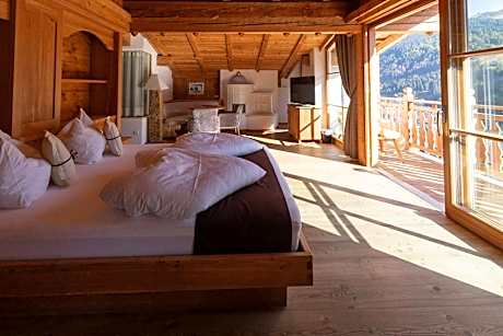 Deluxe Suite with Balcony