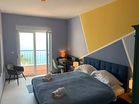 Deluxe Double Room with Balcony and Sea View