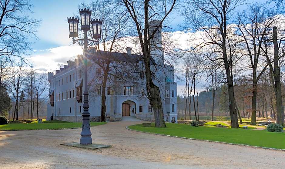 Zamek Karpniki Schloss Fischbach