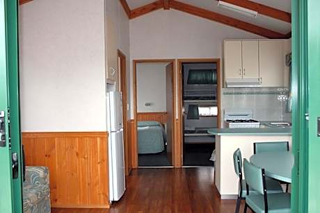 Deluxe Cabin (No Pets)