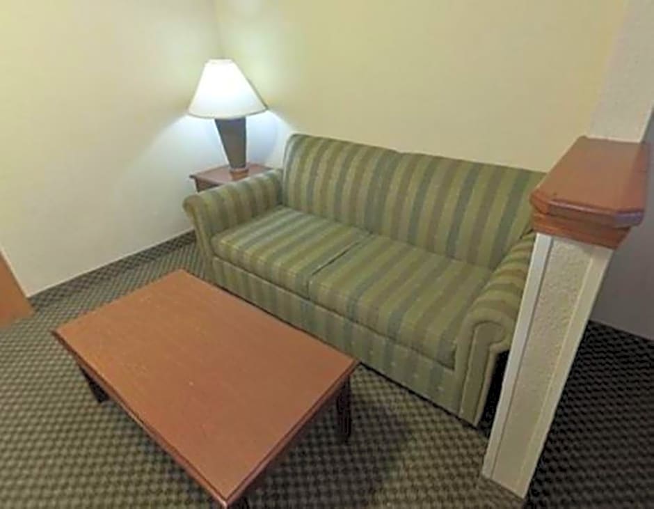 Holiday Inn Express Hotel & Suites Forest, an IHG Hotel
