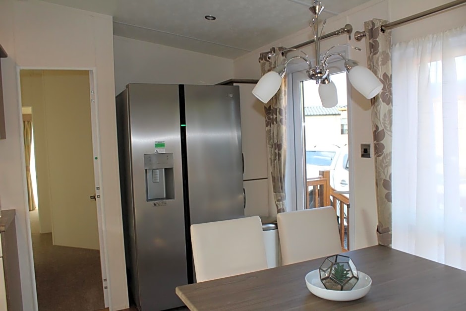 Moonlight Ridge -2 bedroom lodge with hot tub