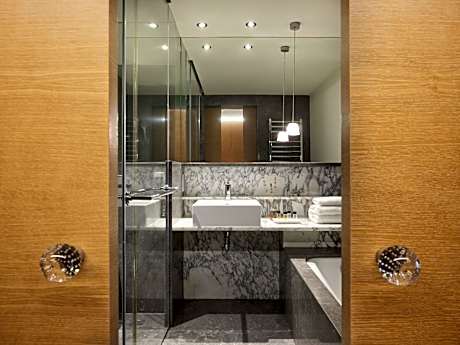 Junior Suite with Garden View