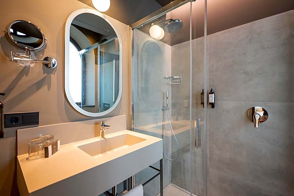 Casa Alhaja by Shiadu