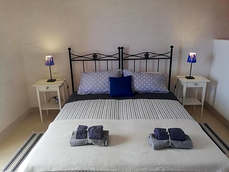 Alicudi Giardino dei Carrubi- al gradino 365