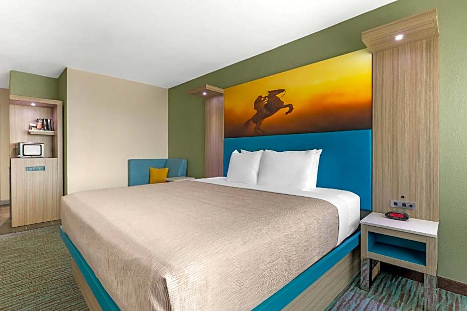 Photo 1 of 7 of 1 King Bed, Accessible