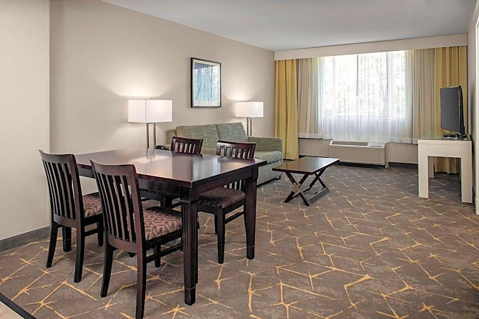 Holiday Inn & Suites Boston-Peabody By IHG
