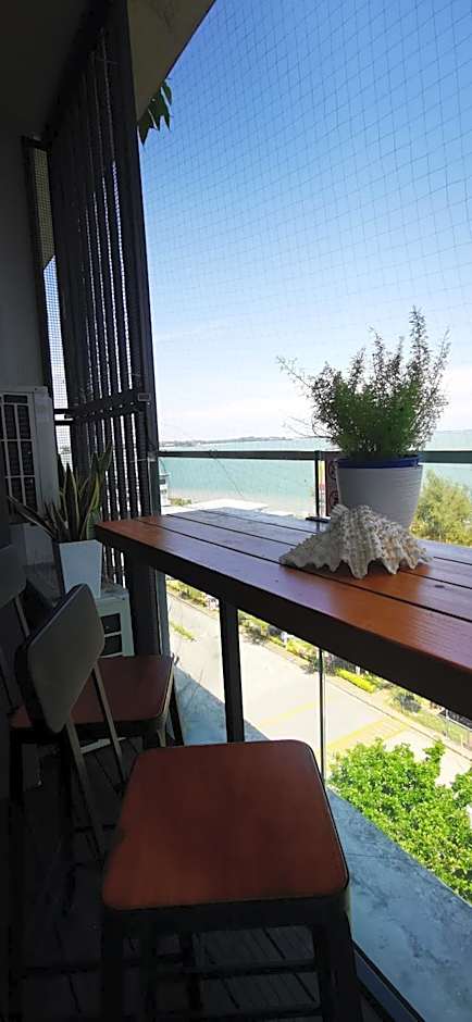 Dwharf Seaview Executive Suit PortDickson