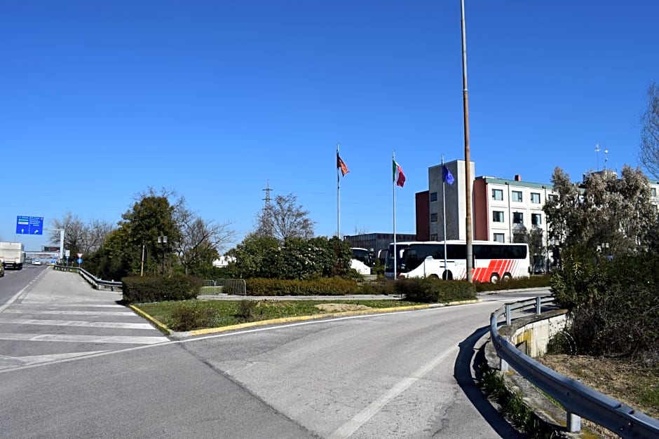 Russott Hotel
