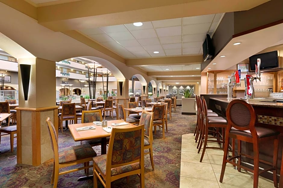 Embassy Suites By Hilton Hotel Kansas City-International Airport