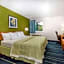 Days Inn & Suites by Wyndham Bridgeport - Clarksburg