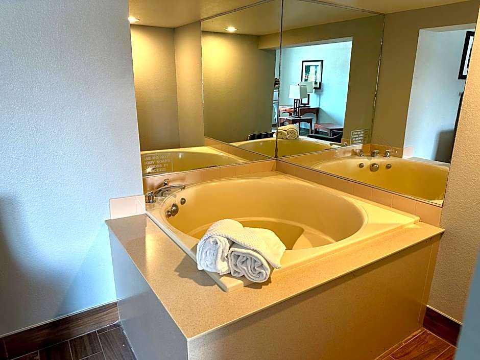 AmericInn & Suites by Wyndham Baraboo Event Center