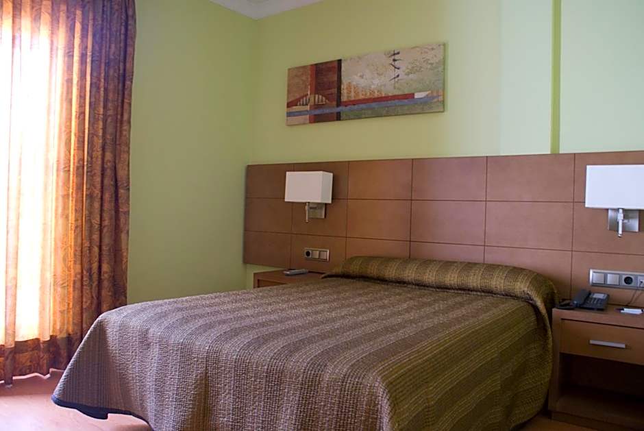 Hotel 4C Puerta Europa