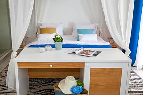 Deluxe Double Room with Balcony and Side Sea View