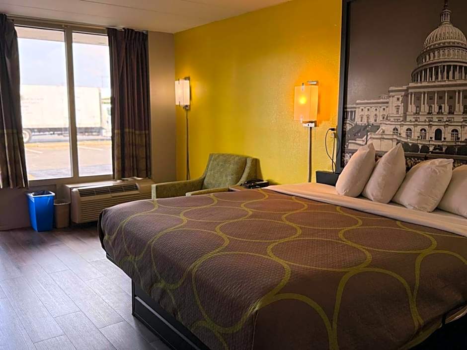 Super 8 by Wyndham Manassas