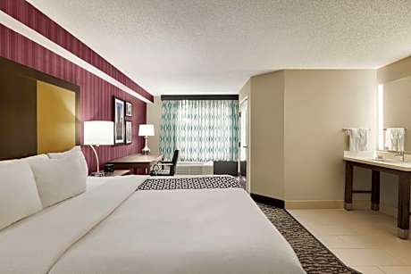 1 King Bed Mobility/Hearing Impaired Accessible Room