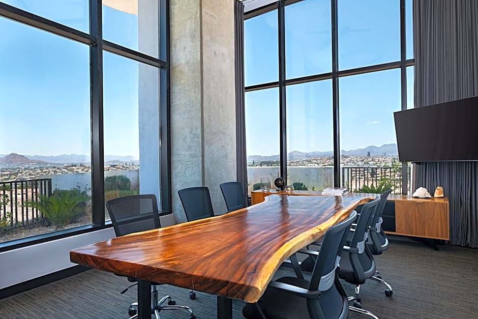 VETTA, DISTRITO UNO, AUTOGRAPH COLLECTION