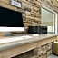 Country Inn & Suites by Radisson, Platteville, WI