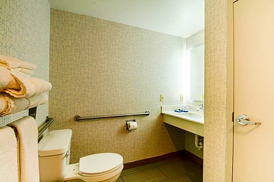 Holiday Inn Express & Suites Lincoln East - White Mountains By IHG