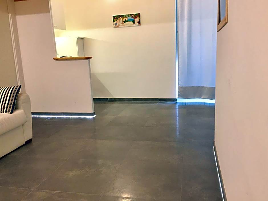 IL VIAGGIATORE VIA INDIPENDENZA 2