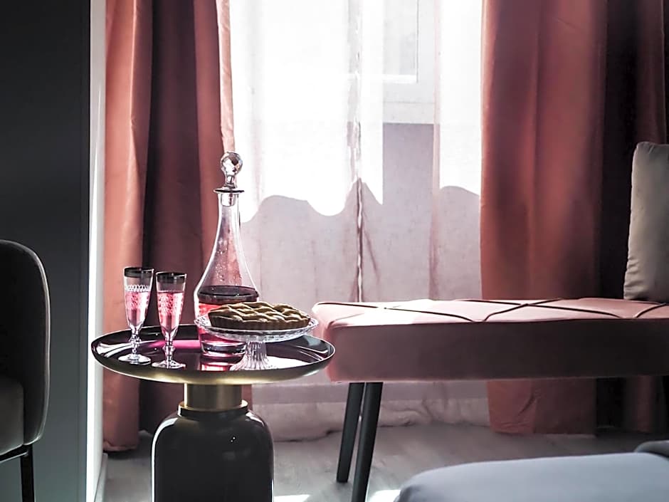 C'est La Vie Suites