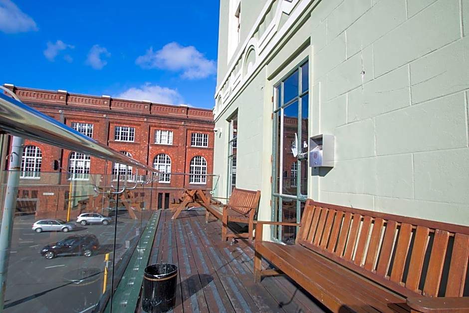 Hotel Waterloo & Backpackers