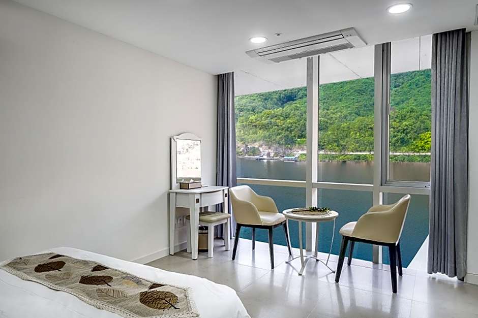 Crest72 Hotel