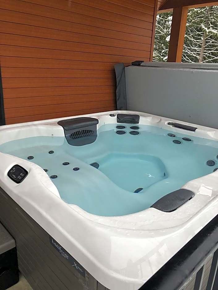 Revelstoke Retreat by Revelstoke Vacations