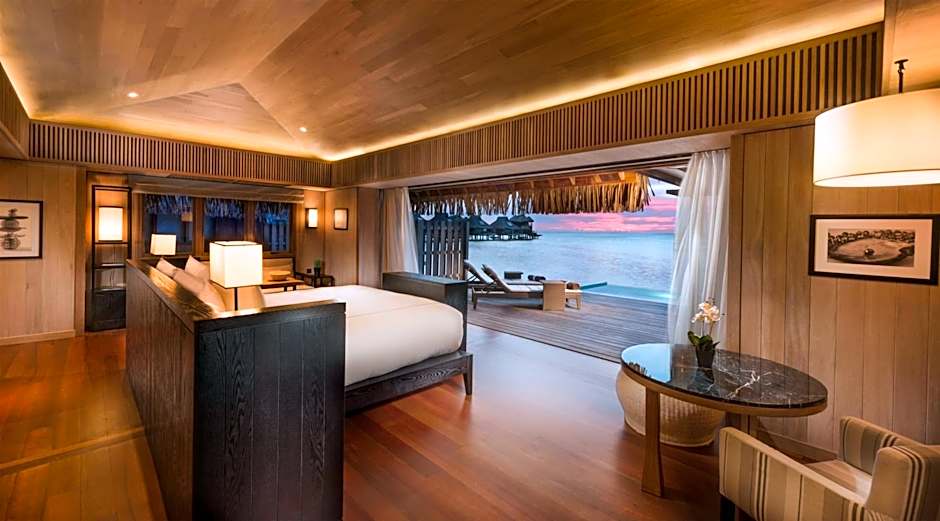 Photo 1 of 3 of Overwater