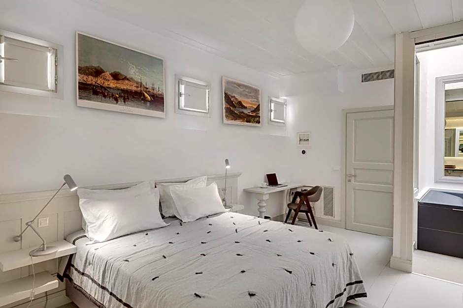 Skylight - 1873 Seafront Luxury Suites on the Harbor, City Center