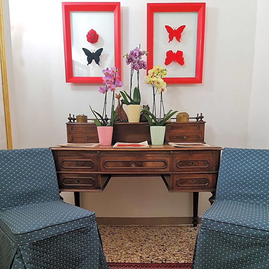 Friendly Venice Suites