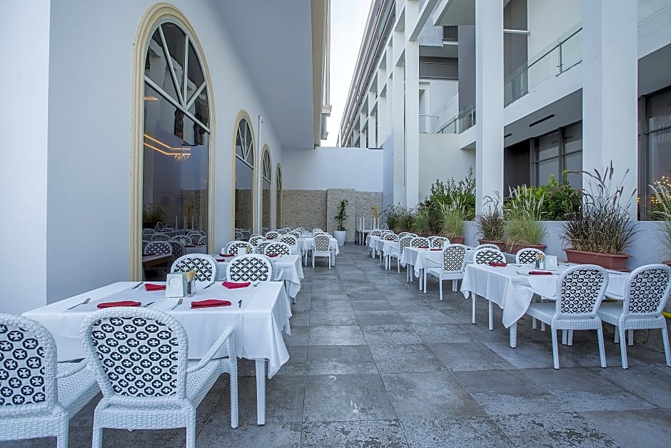 J'Adore Deluxe Hotel & Spa