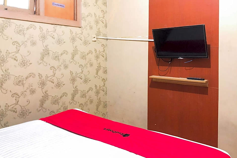 RedDoorz near RS Siloam Karawaci