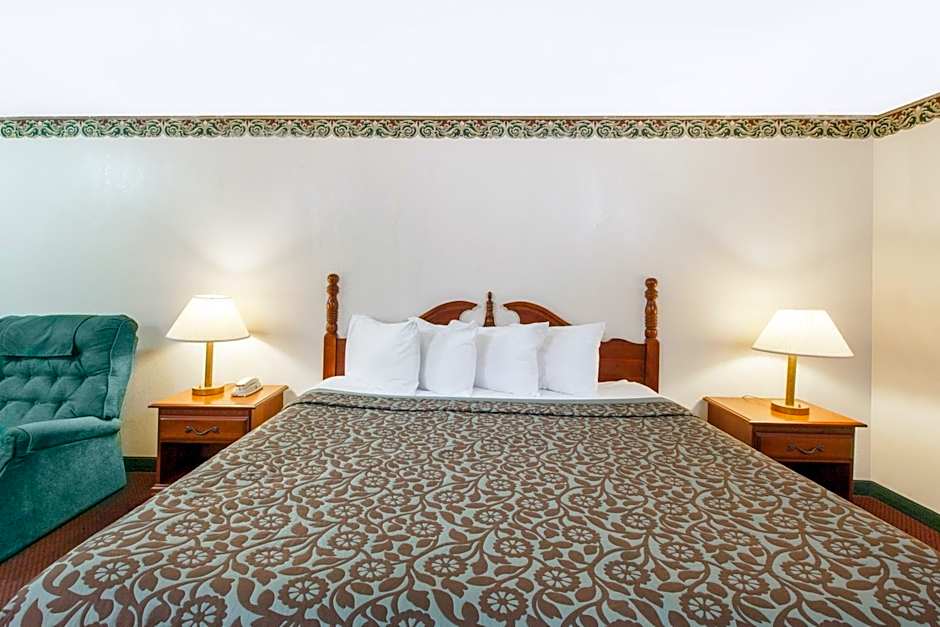 Photo 1 of 2 of 1 King Bed, Accessible