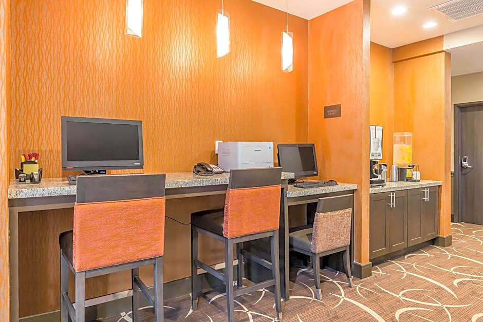Comfort Suites Near Sam Houston Race Park