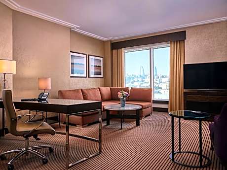 Deluxe King Room with City View