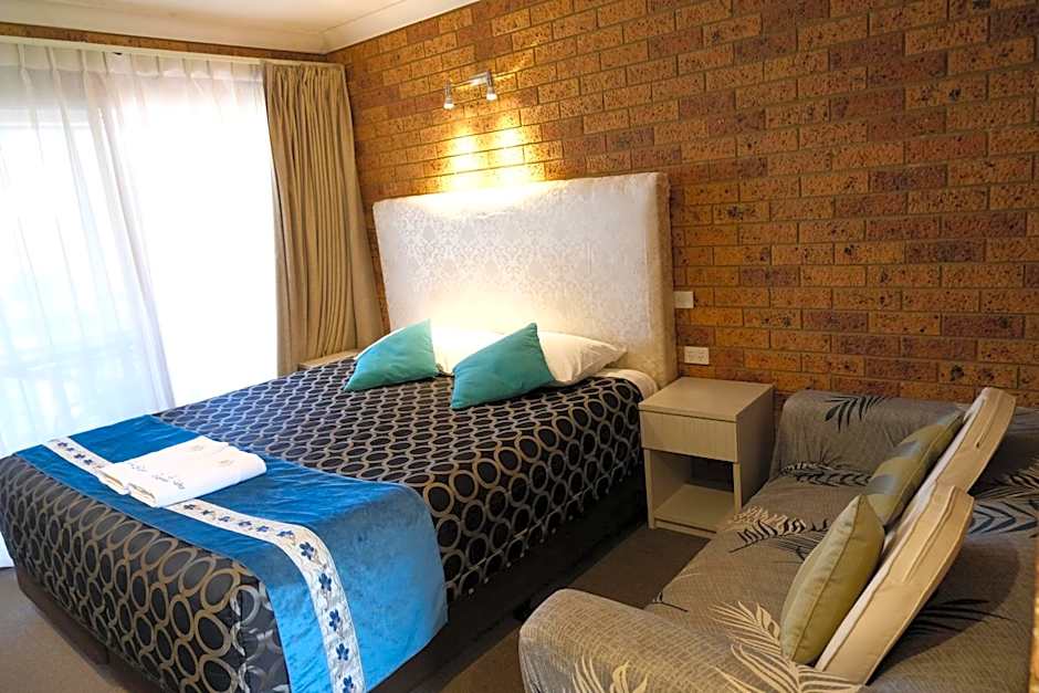 Sapphire Palms Motel