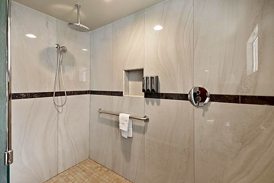 Le Blanc Inn & Suites